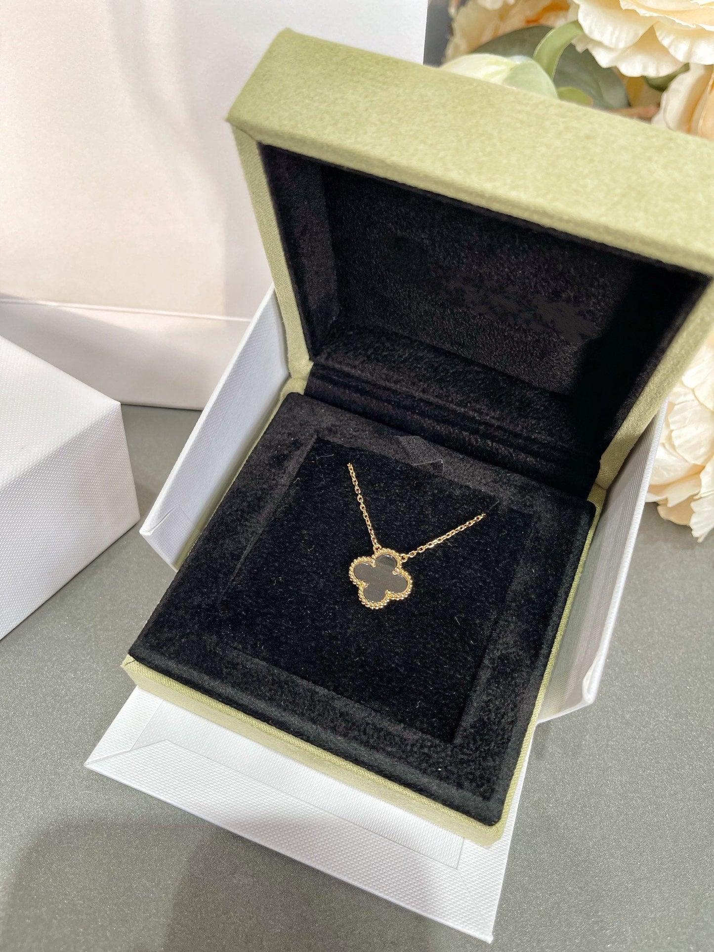 [WZQ]CLOVER ROCK CRYSTAL ROSE GOLD NECKLACE