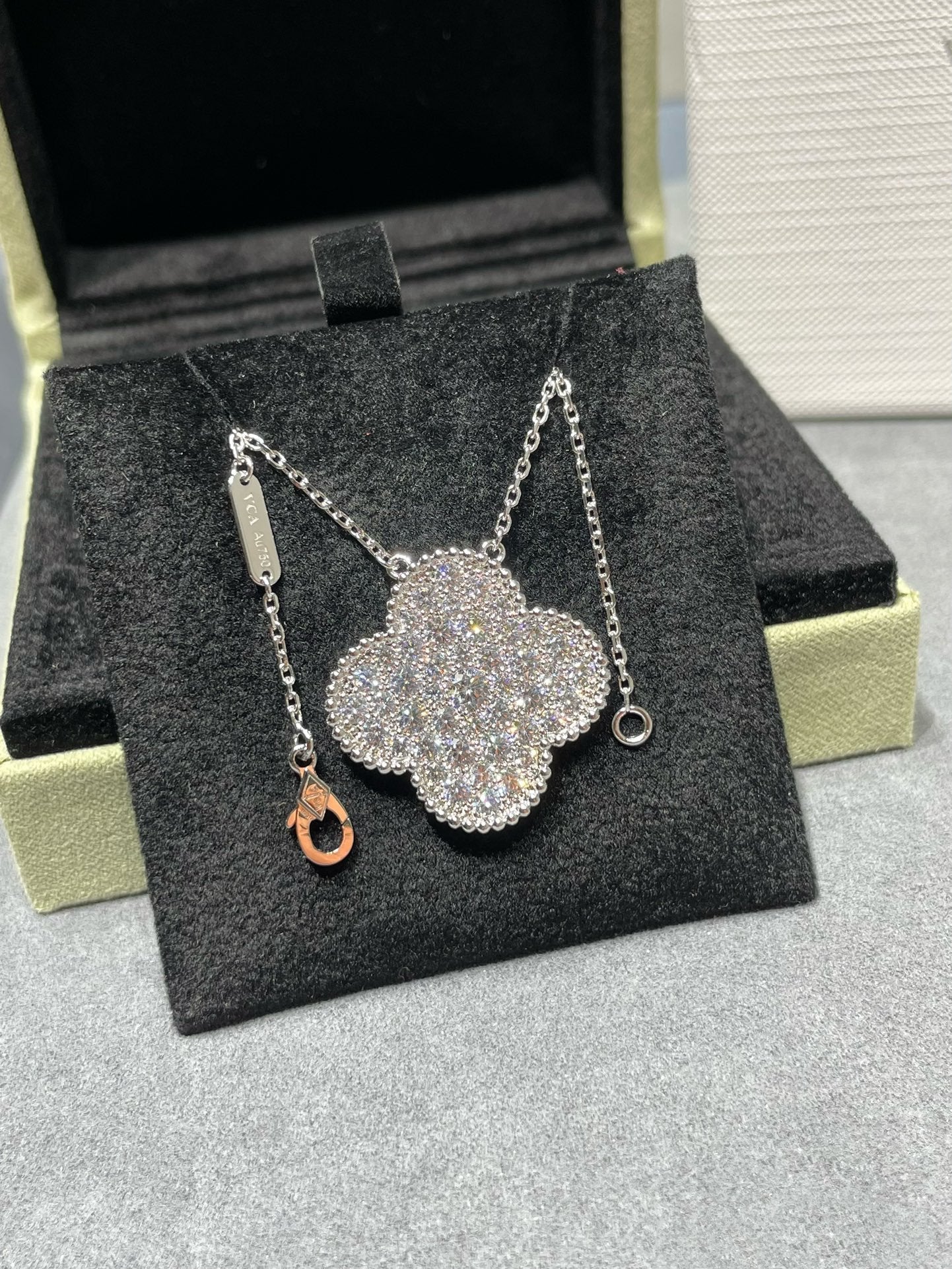[WZQ]CLOVER 25MM LARGE PENDANT DIAMOND PAVED SILVER NECKLACE