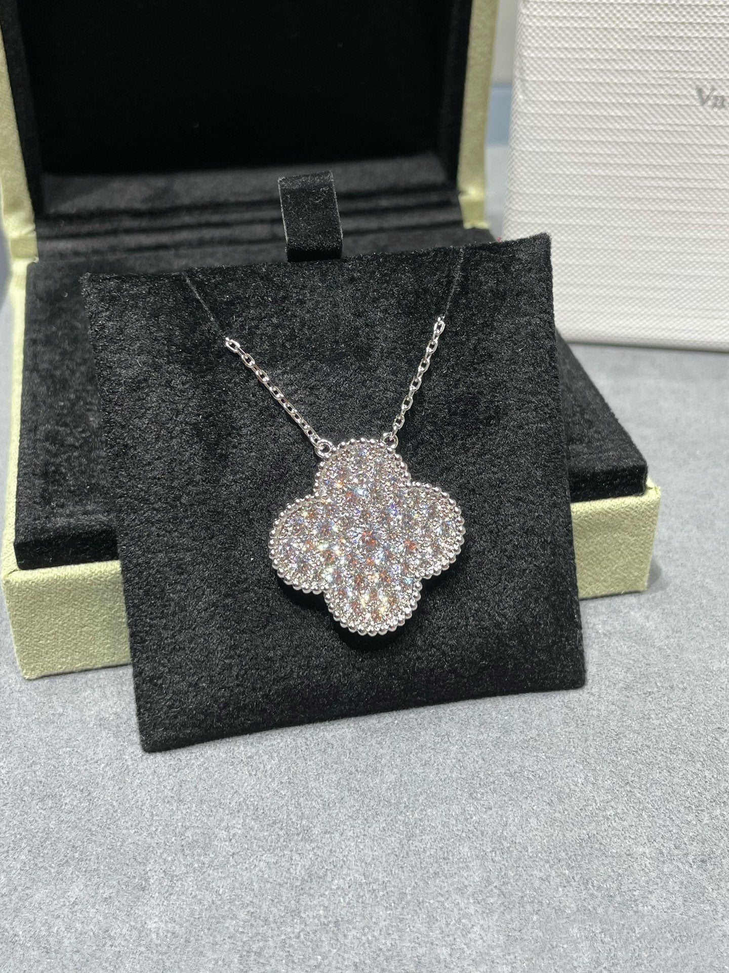 [WZQ]CLOVER 25MM LARGE PENDANT DIAMOND PAVED SILVER NECKLACE