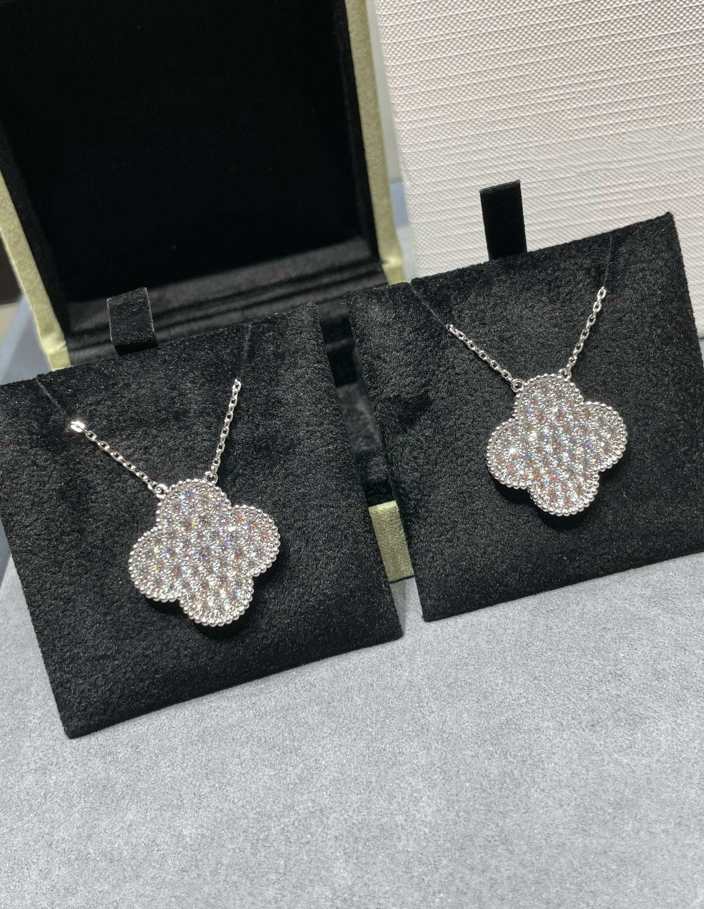 [WZQ]CLOVER 25MM LARGE PENDANT DIAMOND PAVED SILVER NECKLACE