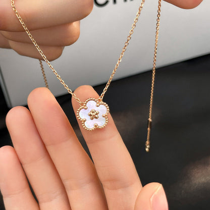 [WZQ]LUCKY  WHITE MOP  PLUM BLOSSOM NECKLACE
