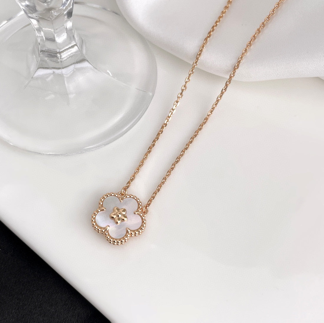 [WZQ]LUCKY  WHITE MOP  PLUM BLOSSOM NECKLACE