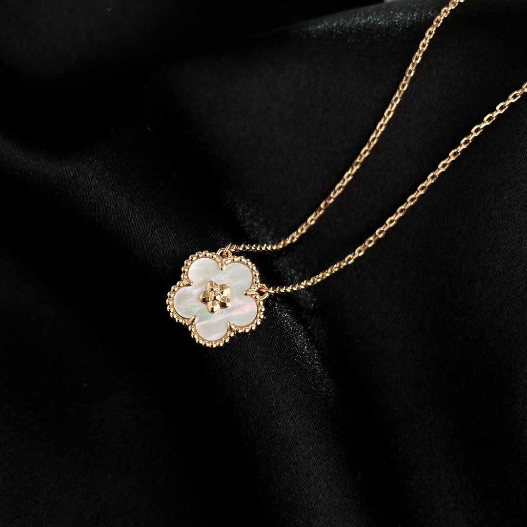 [WZQ]LUCKY  WHITE MOP  PLUM BLOSSOM NECKLACE