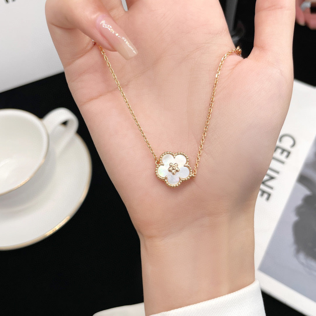 [WZQ]LUCKY  WHITE MOP  PLUM BLOSSOM NECKLACE